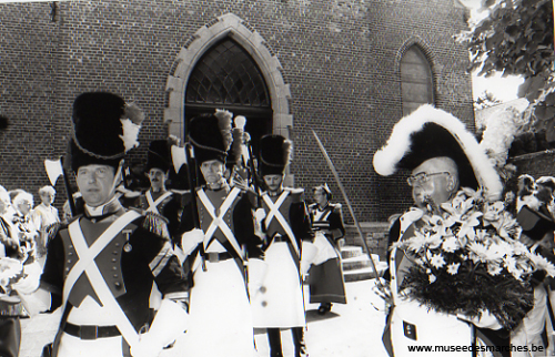 Départ pour le monument