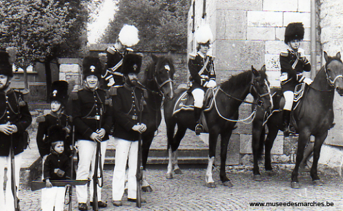 Majors à cheval et grenadiers