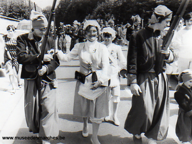 Cantinière et zouaves