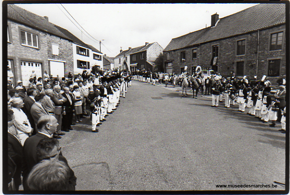Haie d'honneur à Villers-Poterie