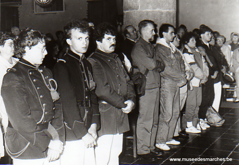 Marcheurs à la messe