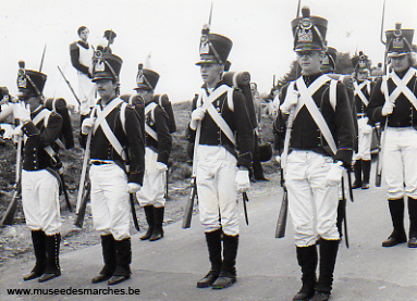 Les Flanqueurs dans la rue de Marbaix
