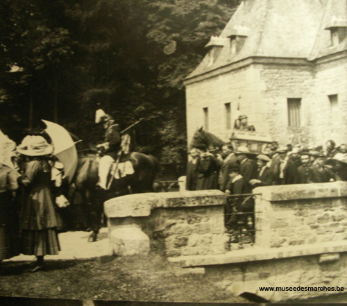 Passage de la châsse au château d'Acoz