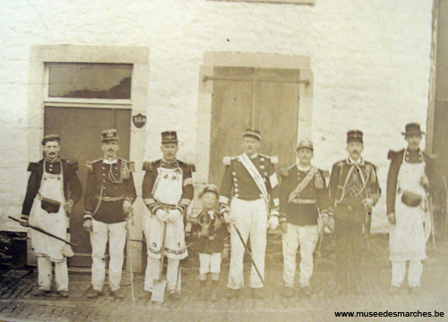 Marcheurs à Hanzinelle