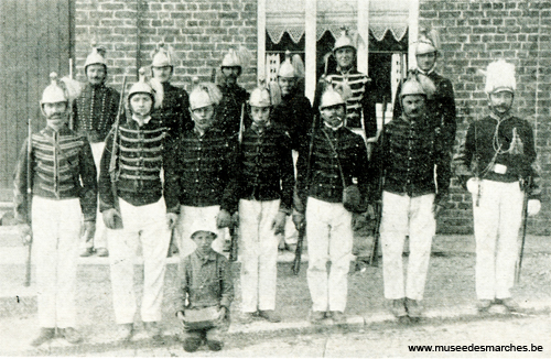 Peloton en costumes de fortune