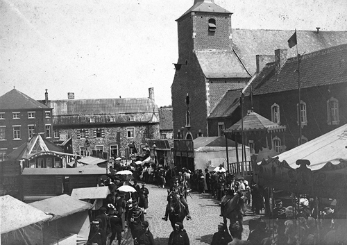 Passage sur la place