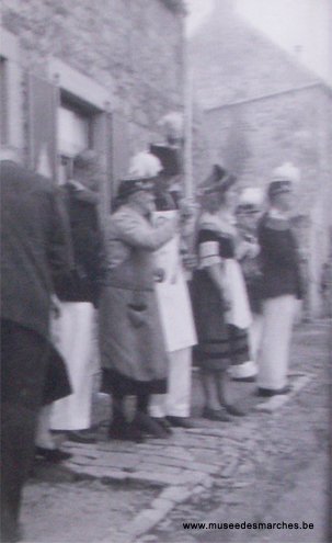 Salve commandée par une sympathisante de la marche