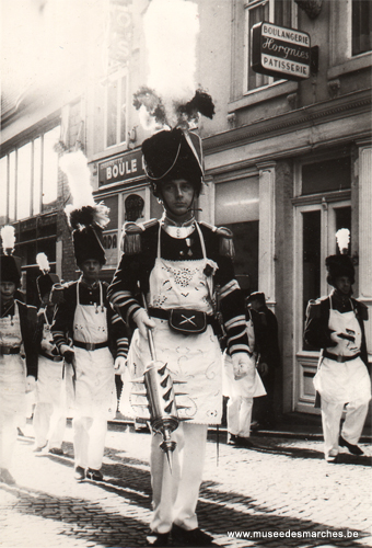 Sergent-sapeur au tablier brodé