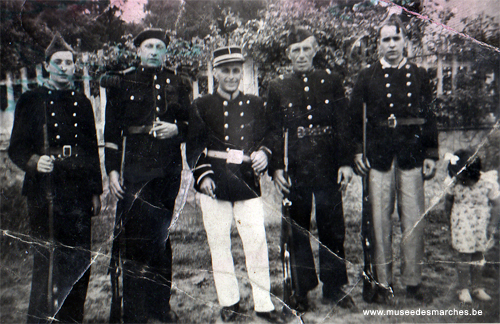 Marcheurs en tenues disparates