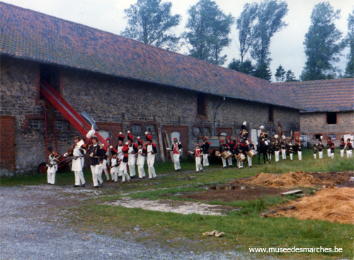 Saint-Pierre : passage dans la cour de la ferme