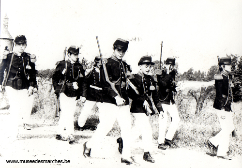 Saint-Pierre : jeunes voltigeurs