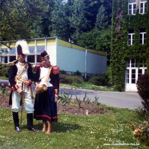 Saint-Pierre : officier et cantinière