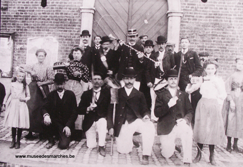 Le corps d'office en civil