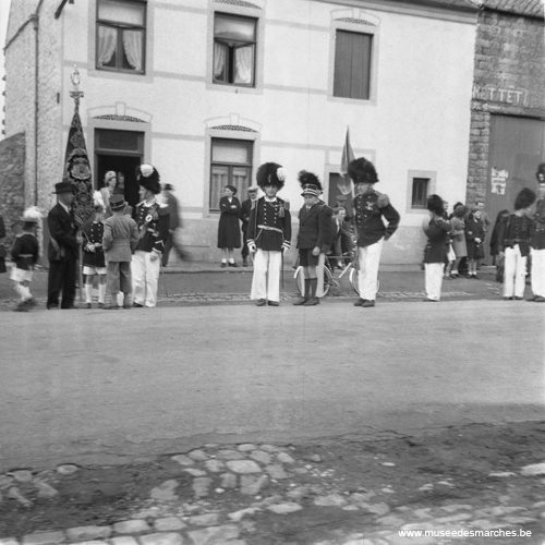 Grenadiers et drapeau
