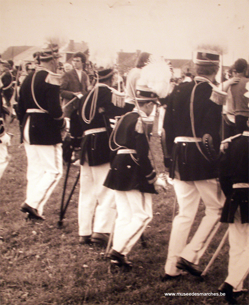 Parade des officiers au Sartia