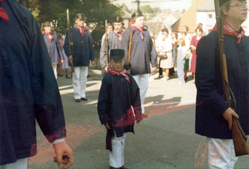 Jeune marcheur pour les 150 ans de la Belgique