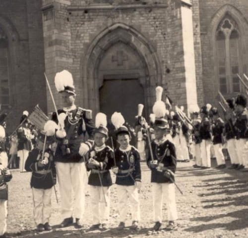 Porte-drapeau et petits officiers