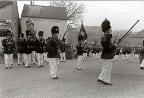 Les grenadiers escortant la statue de saint Pierre