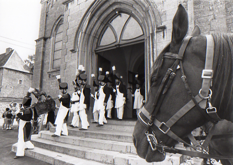 Saint Martin - Les sapeurs sortent de la messe