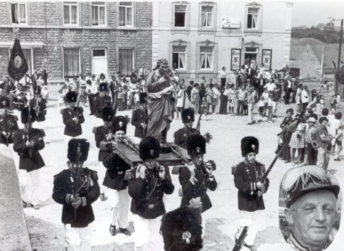 Les grenadiers portant saint Pierre