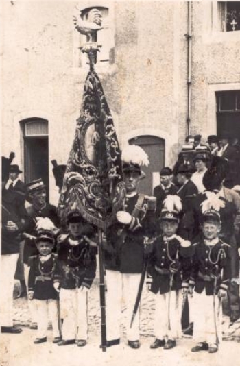 Les petits officiers sous le drapeau