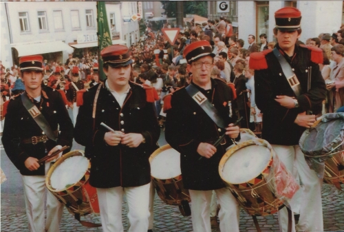 La batterie remontant la Halle