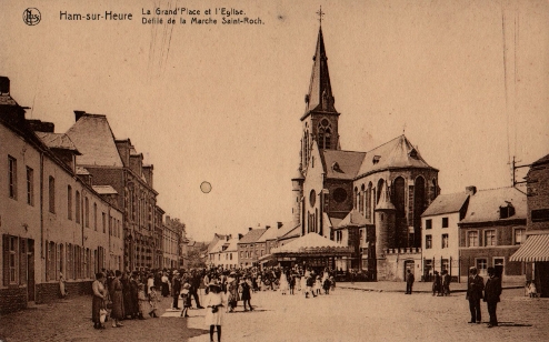 Rentrée de la compagnie sur la place